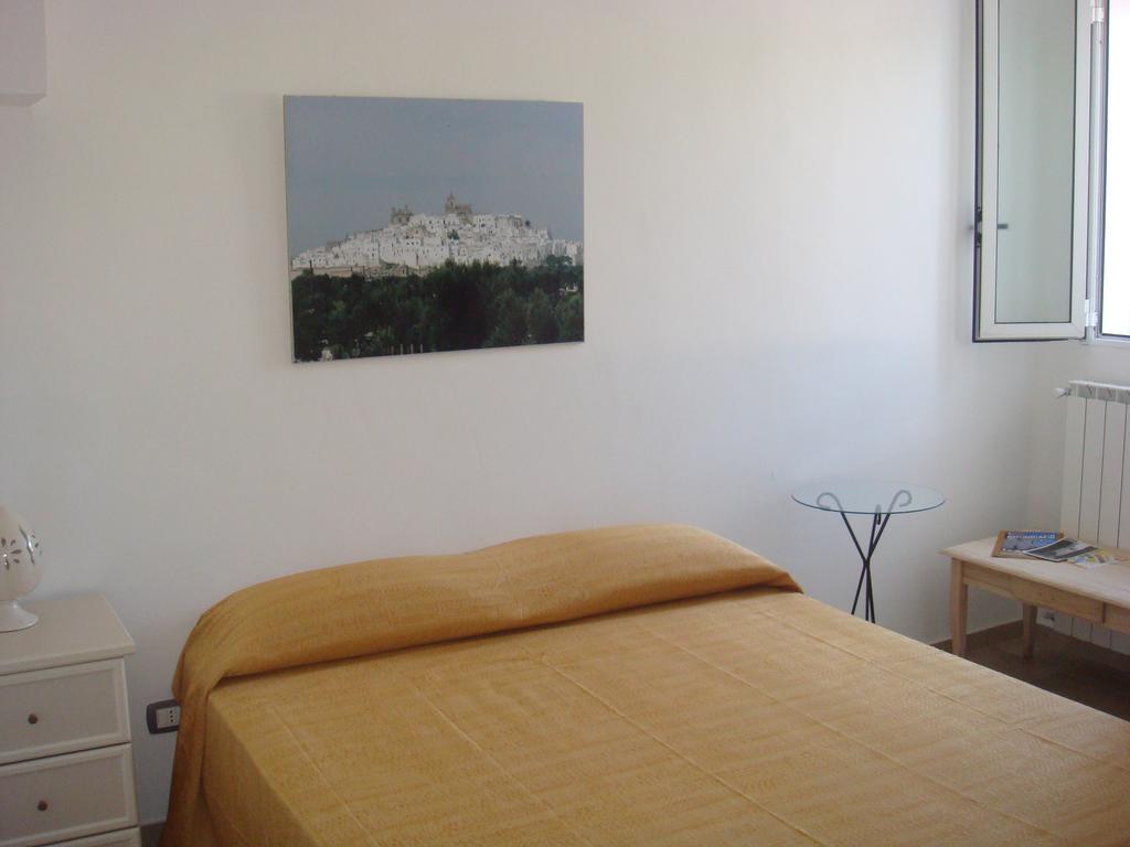 Paradiso Villa 奥斯图尼 客房 照片