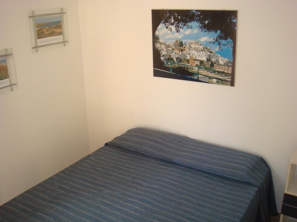 Paradiso Villa 奥斯图尼 客房 照片